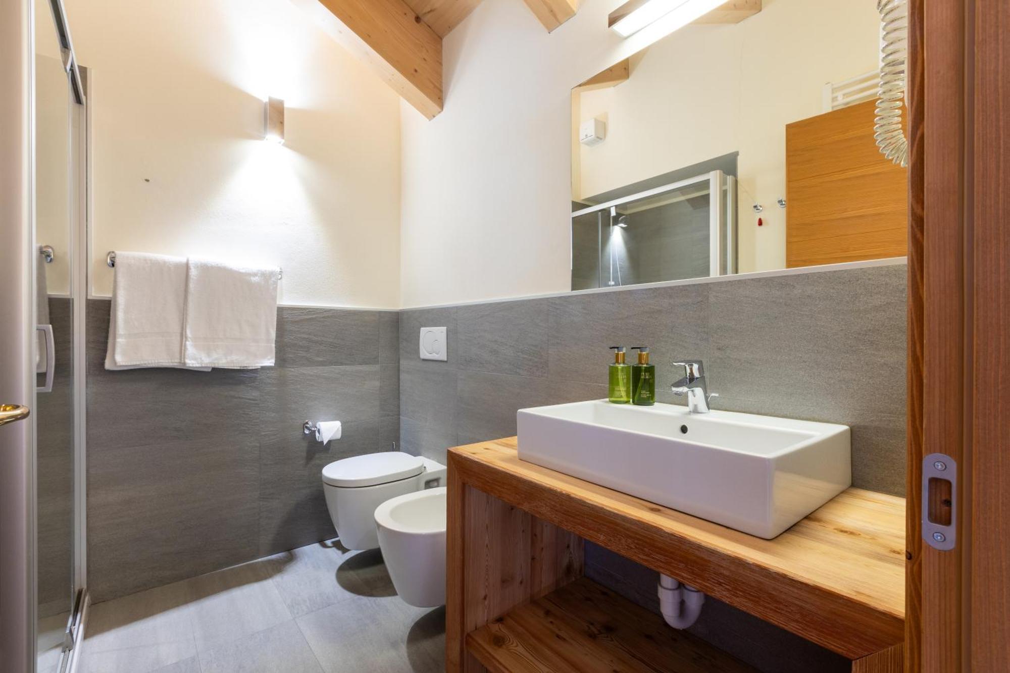 Hotel Cardo Isolaccia Eksteriør billede